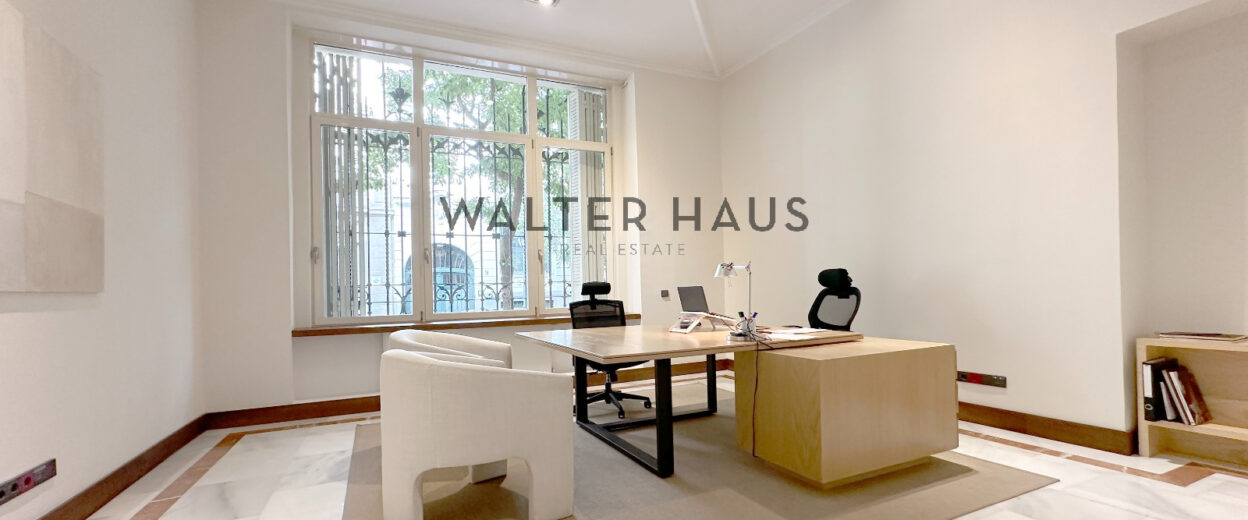Renovated office for rent with parking spaces in Almagro, Madrid