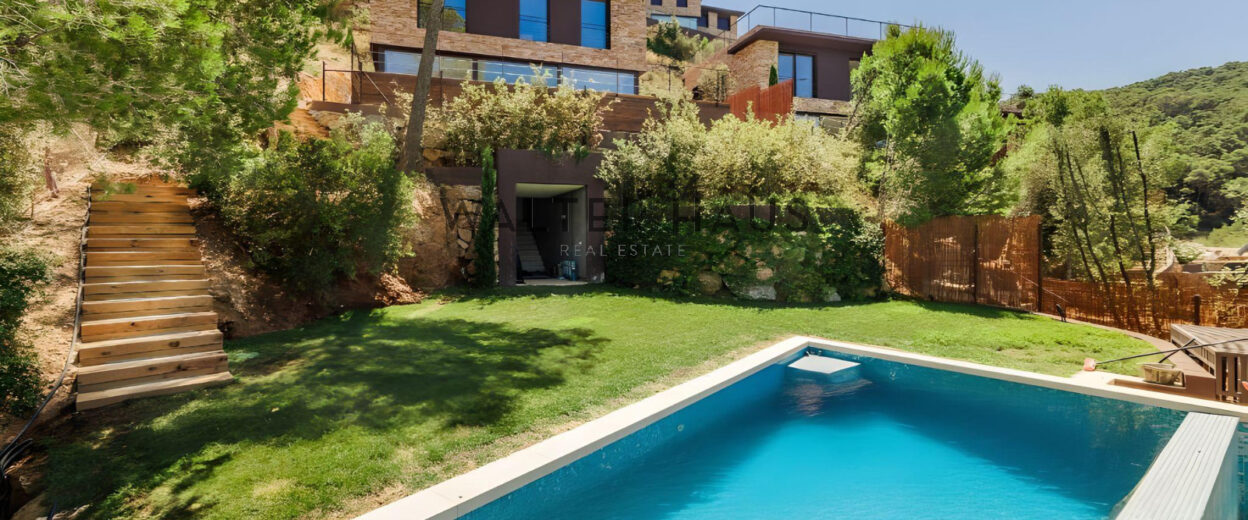 Casa moderna a prop de la platja, Begur