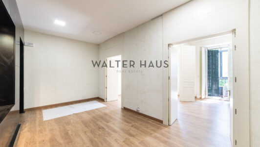 Oficina totalmente reformada con vistas al Retiro en Jerónimos, Madrid.