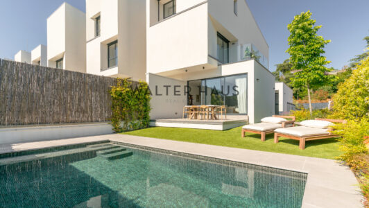 Casa de lujo con jardín, terraza y piscina privada en Bellaterra, Barcelona