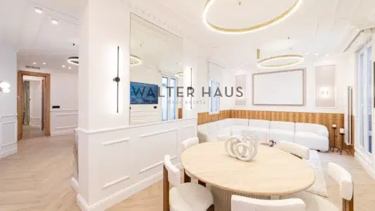 Atico reformado en finca clásica representativa en Goya, Madrid.