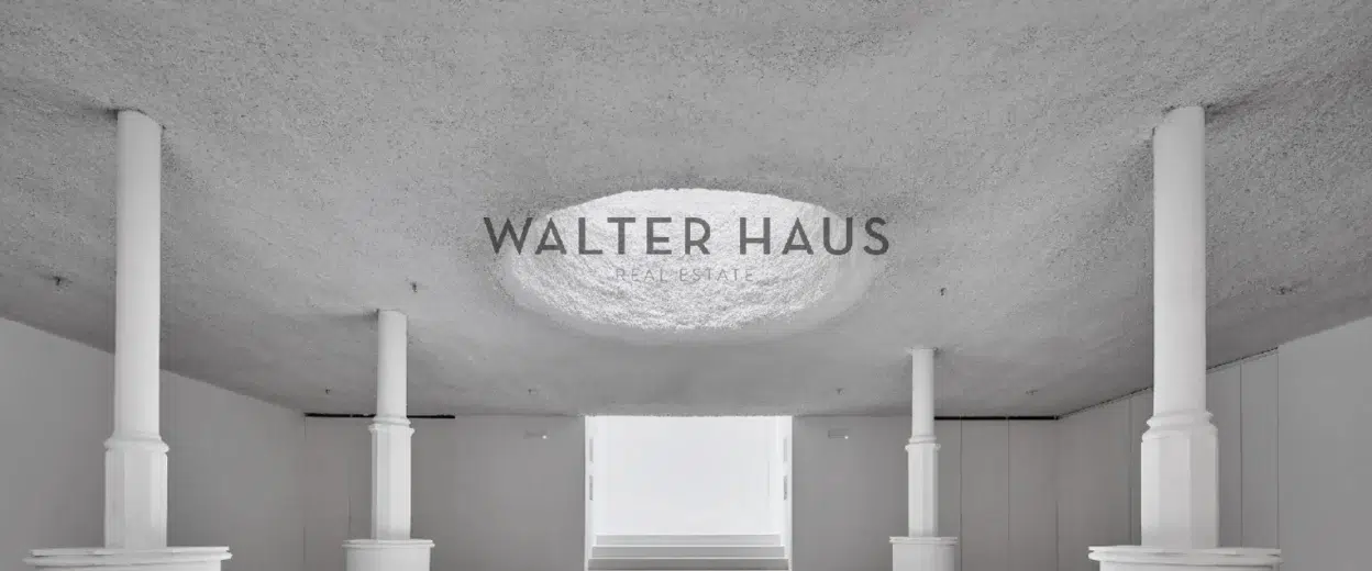 Renovated designer commercial premises with double access in the center of Barcelona