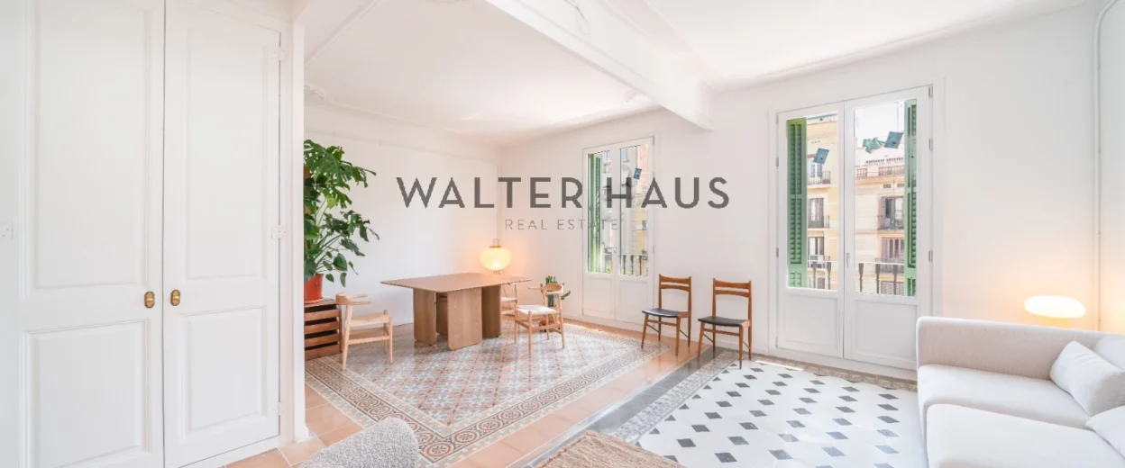 Renovated 3-bedroom apartment for sale in Ronda Sant Antoni, Barcelona