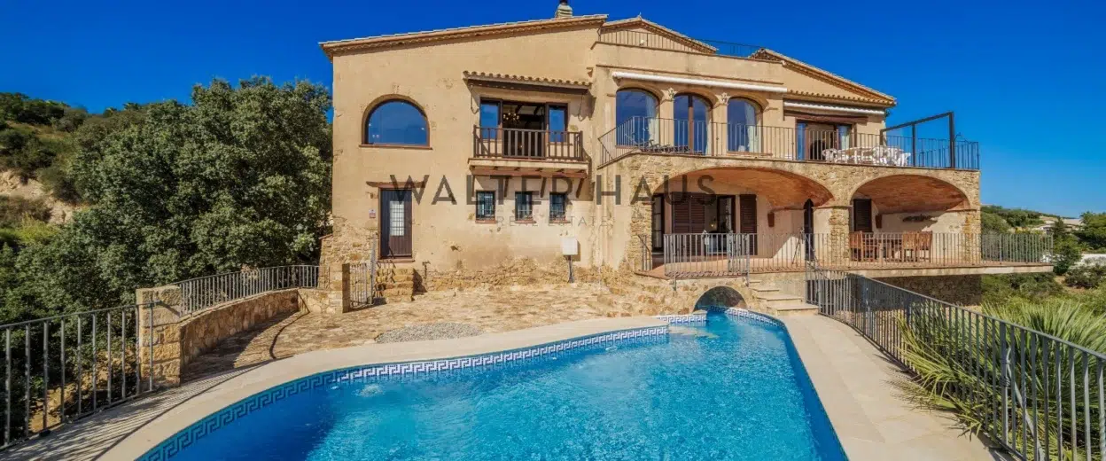 Maison d&rsquo;inspiration catalane avec piscine et vue spectaculaire sur la mer, Playa de Aro