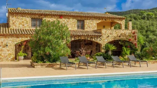 Finca rústica con liciencia turística, piscina, Spa y casa de invitados, Calonge