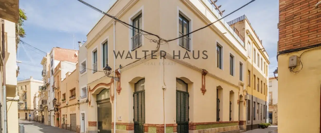 Modernist house cataloged with a tourist license, Sant Feliu de Guixols