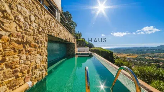 Casa de diseño actual con vistas abiertas al mar y montañas, Les Teules, Santa Cristina