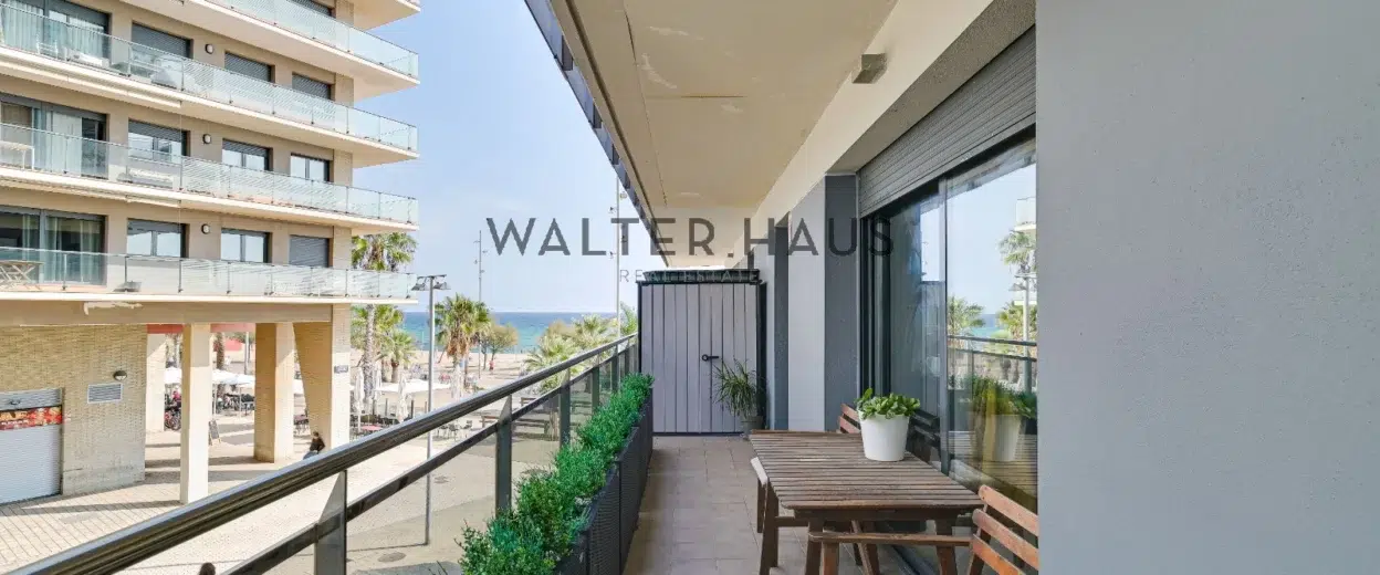 Apartment for sale with sea views on the seafront promenade of Badalona