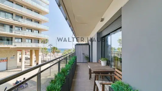 Piso en venta con vistas al mar en el paseo marítimo de Badalona