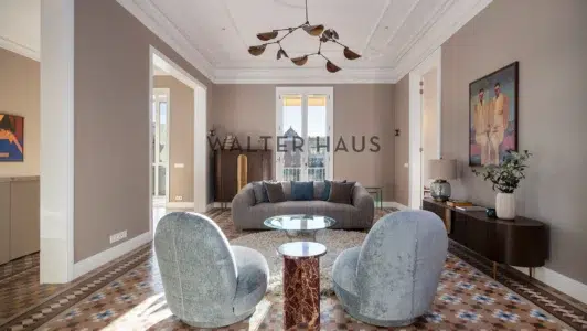 Piso en proceso de reforma con terraza privada en Rambla Catalunya, Barcelona