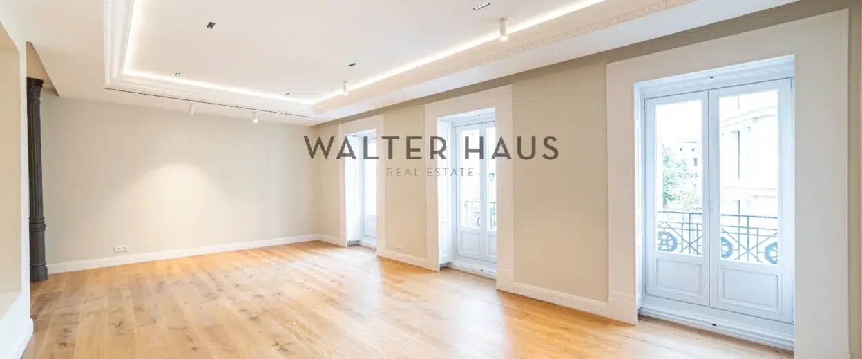 Brand new apartment in a classic building for sale in Almagro, Madrid.