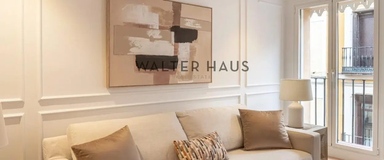 Renovated apartment for sale, with 3 balconies facing the street, in Justicia, Madrid