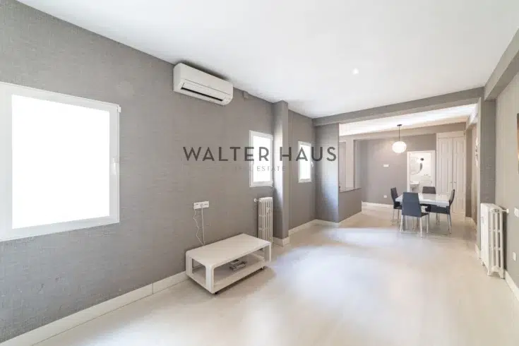 Acollidor pis en venda totalment reformat a Llista, Madrid.