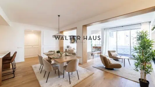 Piso reformado en venta con terraza en Almagro, Madrid