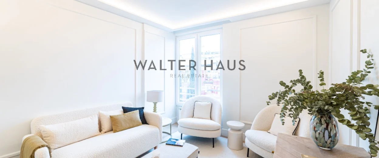 Renovated exterior apartment for sale in Almagro, Madrid