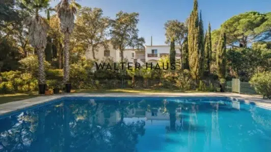 Propiedad de cinco apartamentos con licencia turística, Calonge