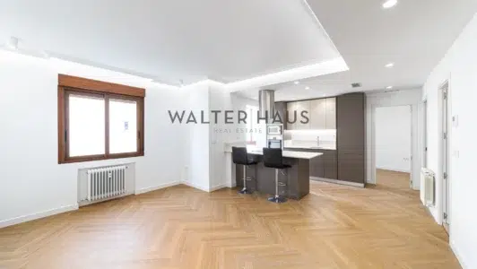 Renovated apartment for sale in Goya, Madrid.
